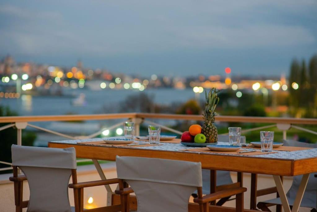 Waterfront Apartment By The Tram - Terrace With Dome & Golden Horn View In Fatih Provincia di Provincia di Istanbul Esterno foto
