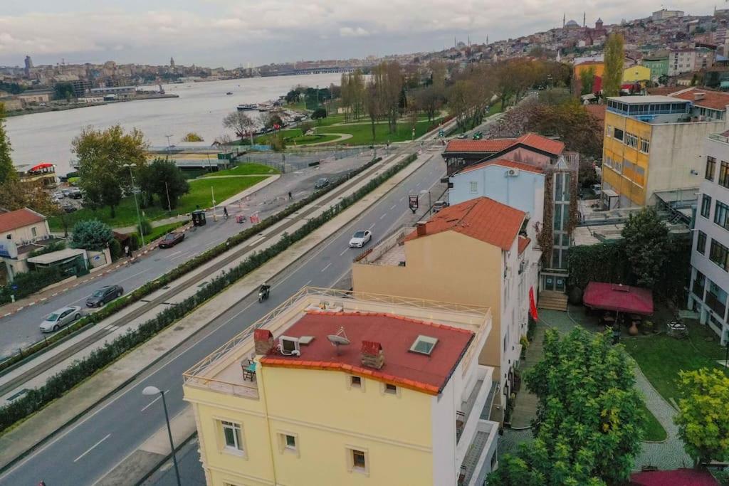 Waterfront Apartment By The Tram - Terrace With Dome & Golden Horn View In Fatih Provincia di Provincia di Istanbul Esterno foto