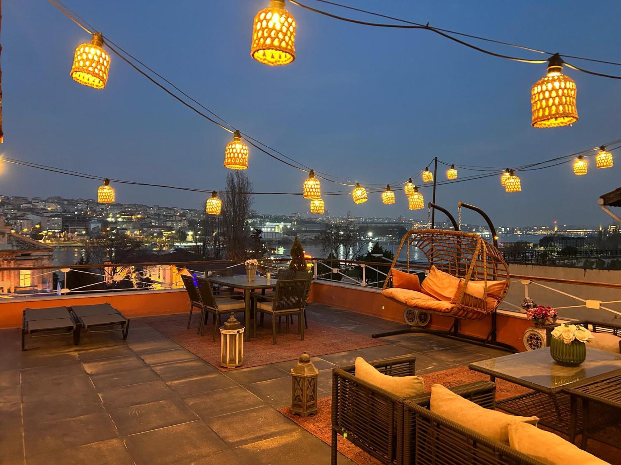 Waterfront Apartment By The Tram - Terrace With Dome & Golden Horn View In Fatih Provincia di Provincia di Istanbul Esterno foto