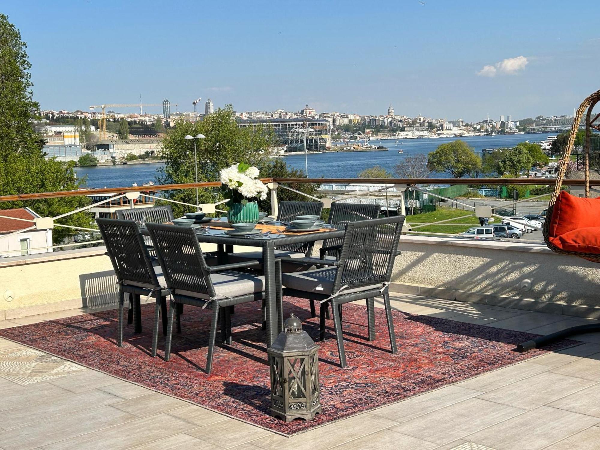 Waterfront Apartment By The Tram - Terrace With Dome & Golden Horn View In Fatih Provincia di Provincia di Istanbul Esterno foto