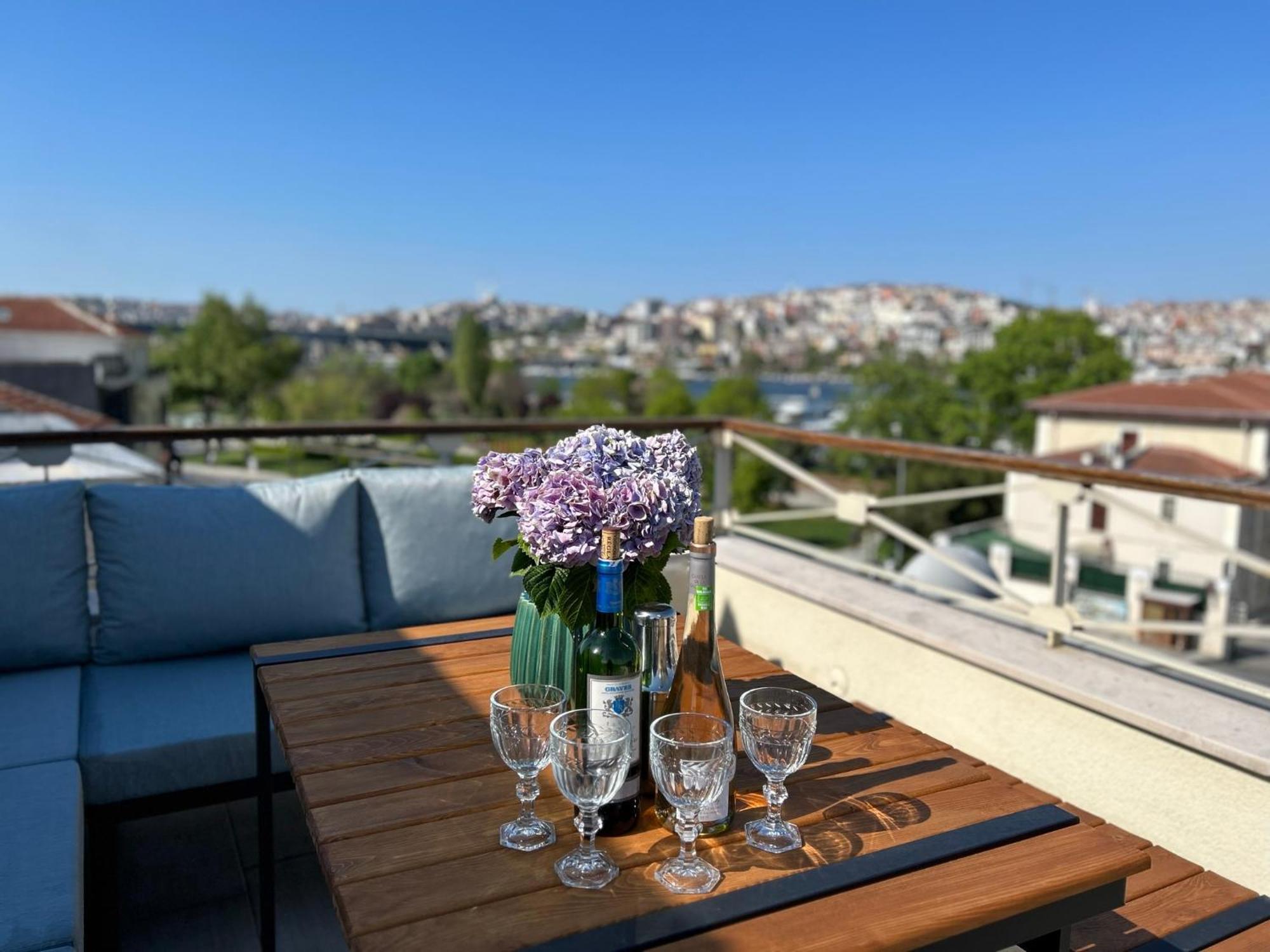 Waterfront Apartment By The Tram - Terrace With Dome & Golden Horn View In Fatih Provincia di Provincia di Istanbul Esterno foto