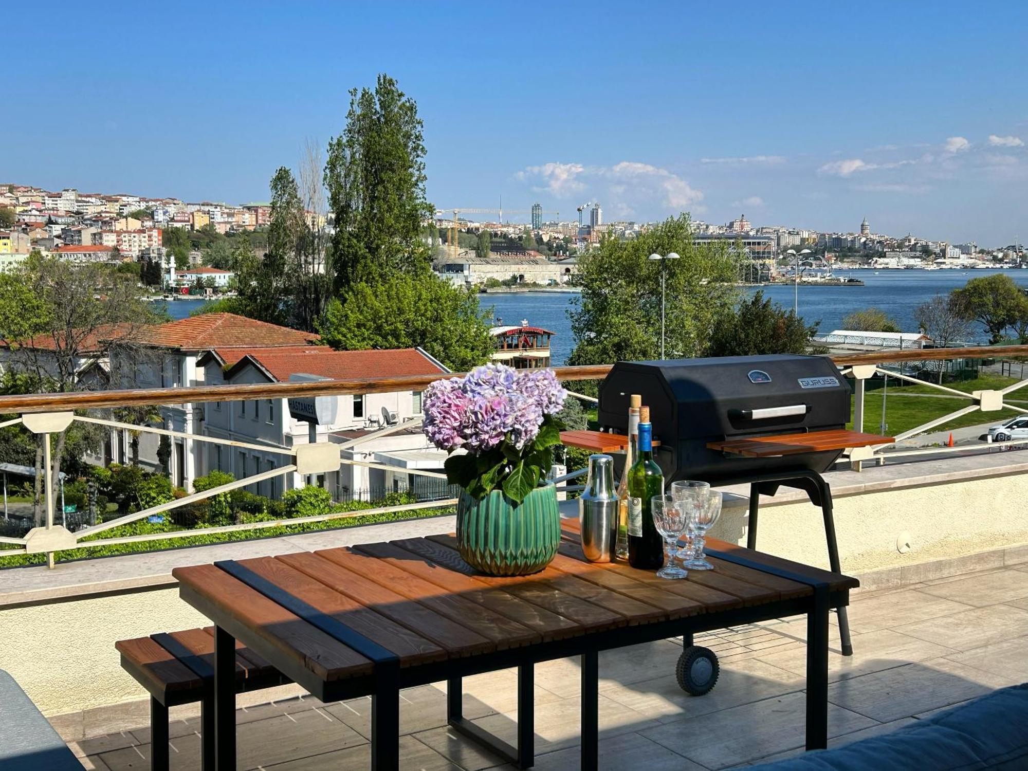 Waterfront Apartment By The Tram - Terrace With Dome & Golden Horn View In Fatih Provincia di Provincia di Istanbul Esterno foto