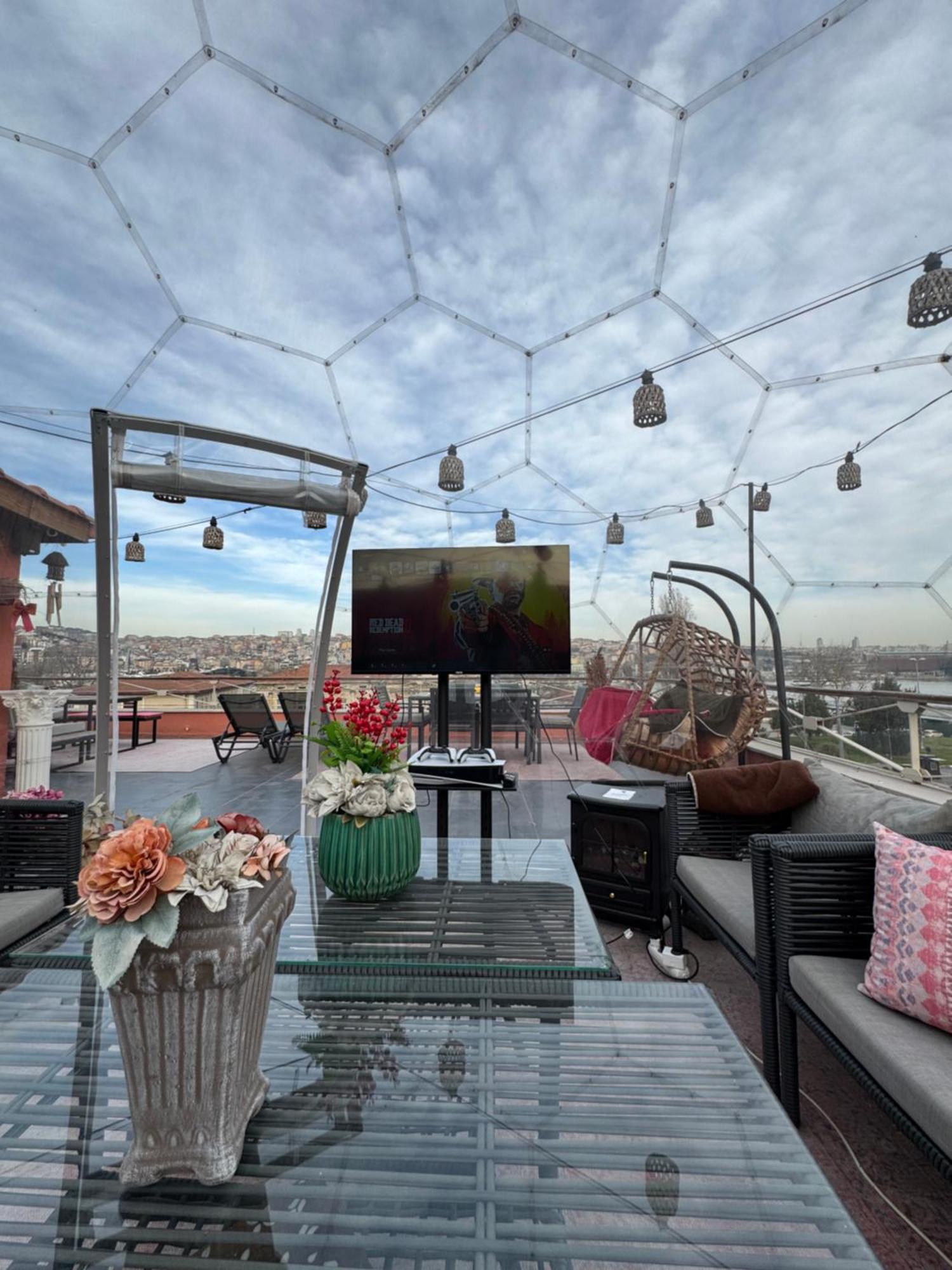 Waterfront Apartment By The Tram - Terrace With Dome & Golden Horn View In Fatih Provincia di Provincia di Istanbul Esterno foto